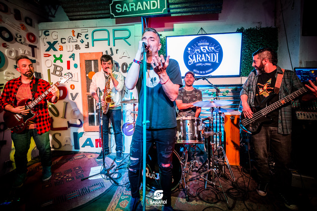 Quijotes en Cervecerìa Sarandí